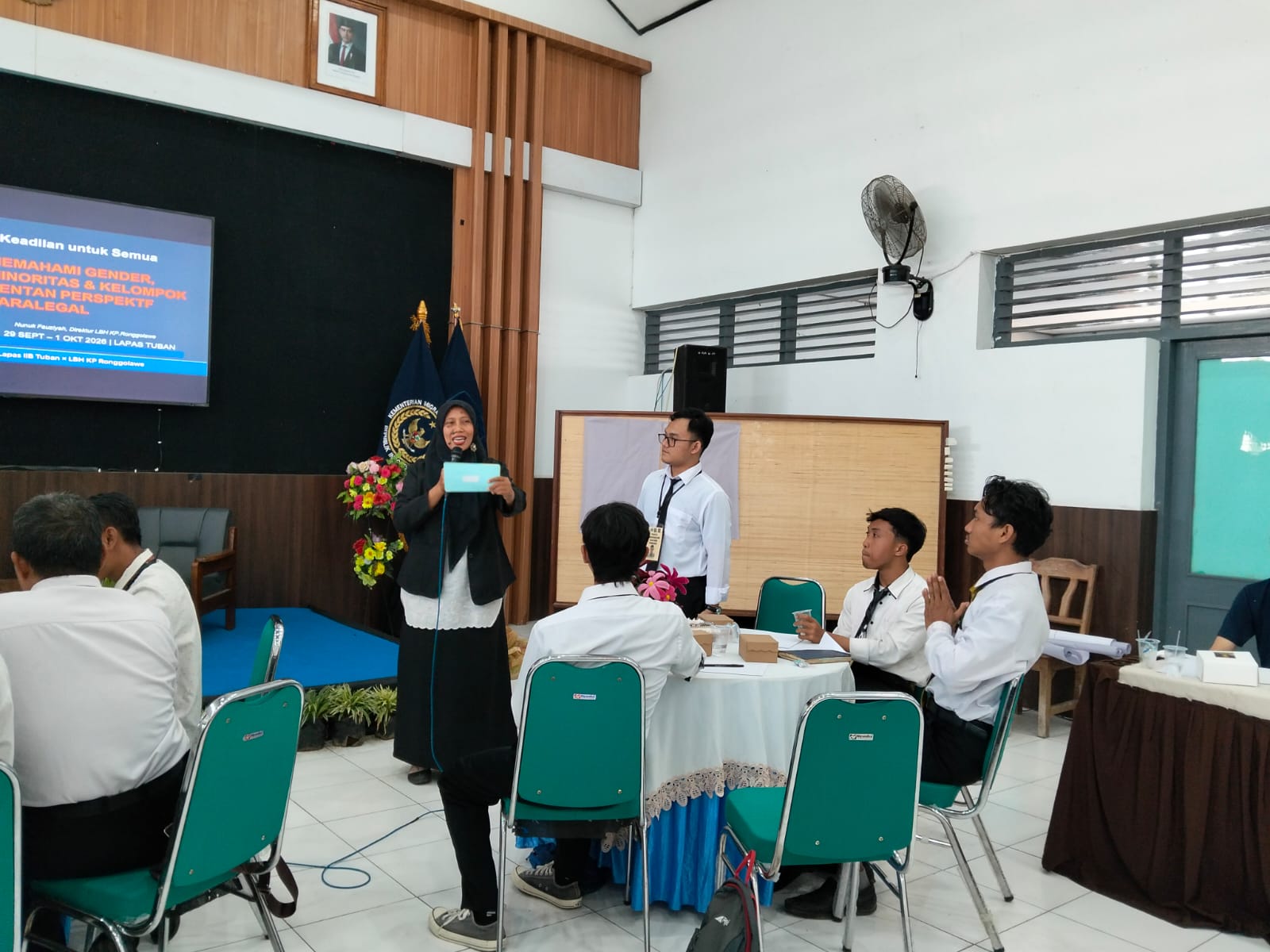 Perkuat Kesadaran Hukum d...